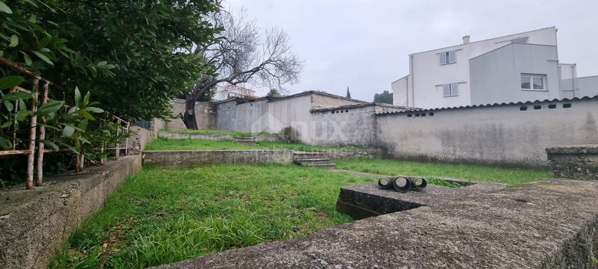 ISTRA, PULA Hiša s potencialom v centru mesta!
