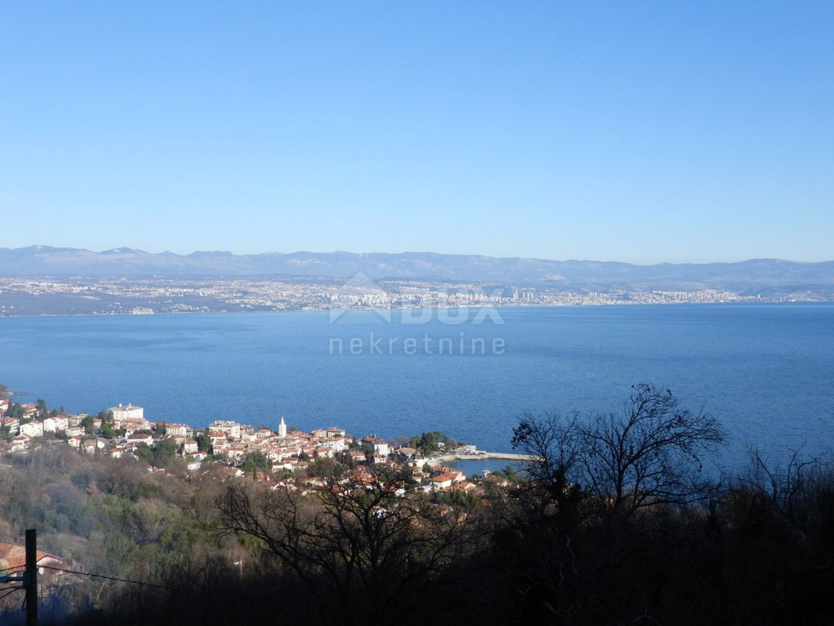 OPATIJA, LOVRAN, LIGANJ - zemljišče 1250m2 s pogledom na morje za stanovanjsko gradnjo - stanovanja / apartmaji / družinska hiša / vila / za najem hiš z bazenom / počitniška hiša z bazenom