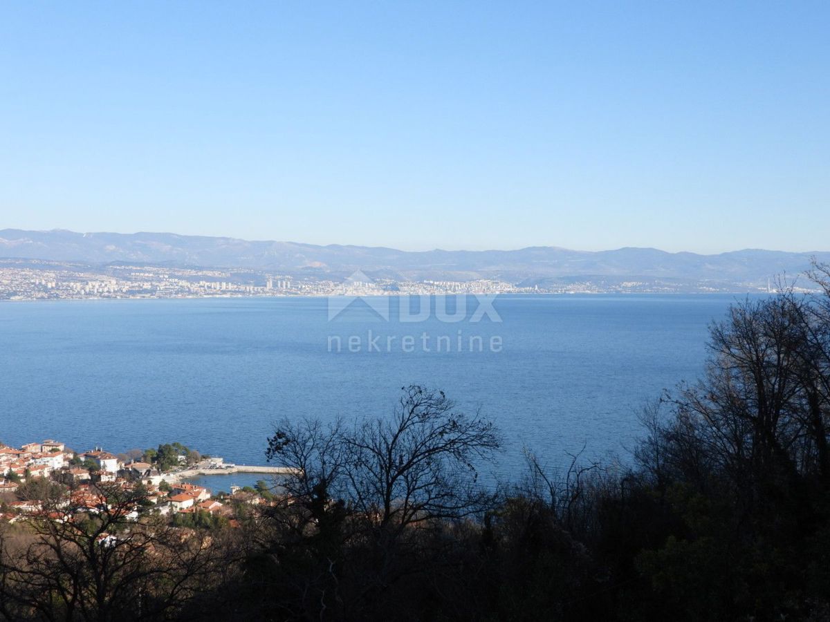 OPATIJA, LOVRAN, LIGANJ - zemljišče 1250m2 s pogledom na morje za stanovanjsko gradnjo - stanovanja / apartmaji / družinska hiša / vila / za najem hiš z bazenom / počitniška hiša z bazenom