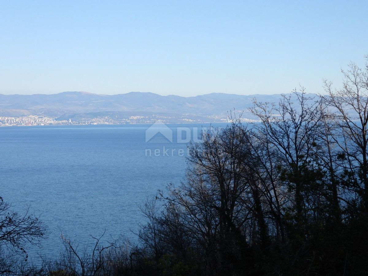 OPATIJA, LOVRAN, LIGANJ - zemljišče 1250m2 s pogledom na morje za stanovanjsko gradnjo - stanovanja / apartmaji / družinska hiša / vila / za najem hiš z bazenom / počitniška hiša z bazenom