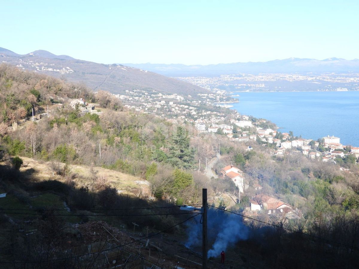 OPATIJA, LOVRAN, LIGANJ - zemljišče 1250m2 s pogledom na morje za stanovanjsko gradnjo - stanovanja / apartmaji / družinska hiša / vila / za najem hiš z bazenom / počitniška hiša z bazenom