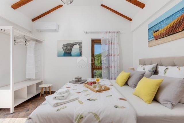 OTOK KRK, MALINSKA - Samostojna hiša z bazenom