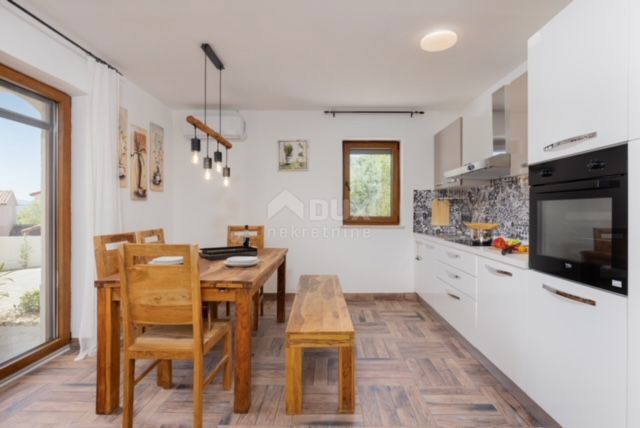 OTOK KRK, MALINSKA - Samostojna hiša z bazenom