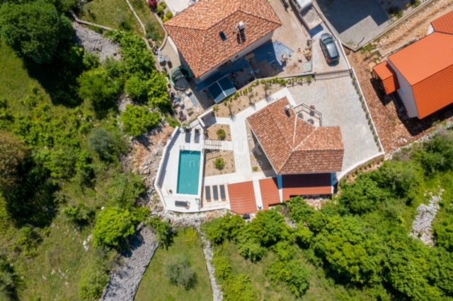 OTOK KRK, MALINSKA - Samostojna hiša z bazenom