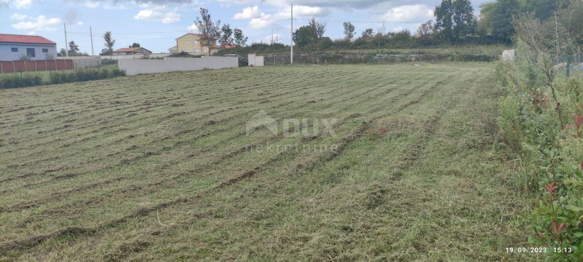 ISTRA, BARBAN - Gradbeno zemljišče z gradbenim dovoljenjem