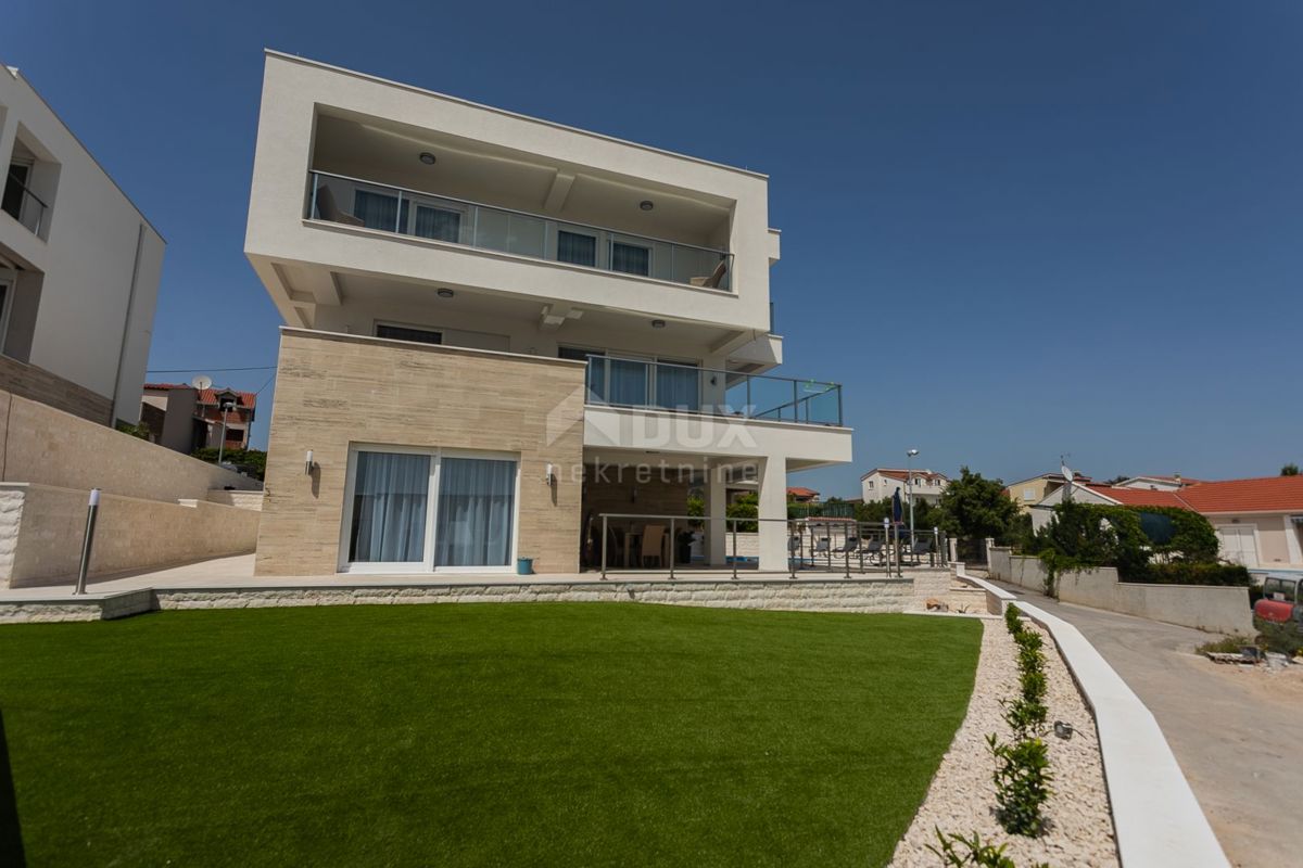 ŠIBENIK, RAŽANJ - Luksuzna vila z bazenom 40 m od morja