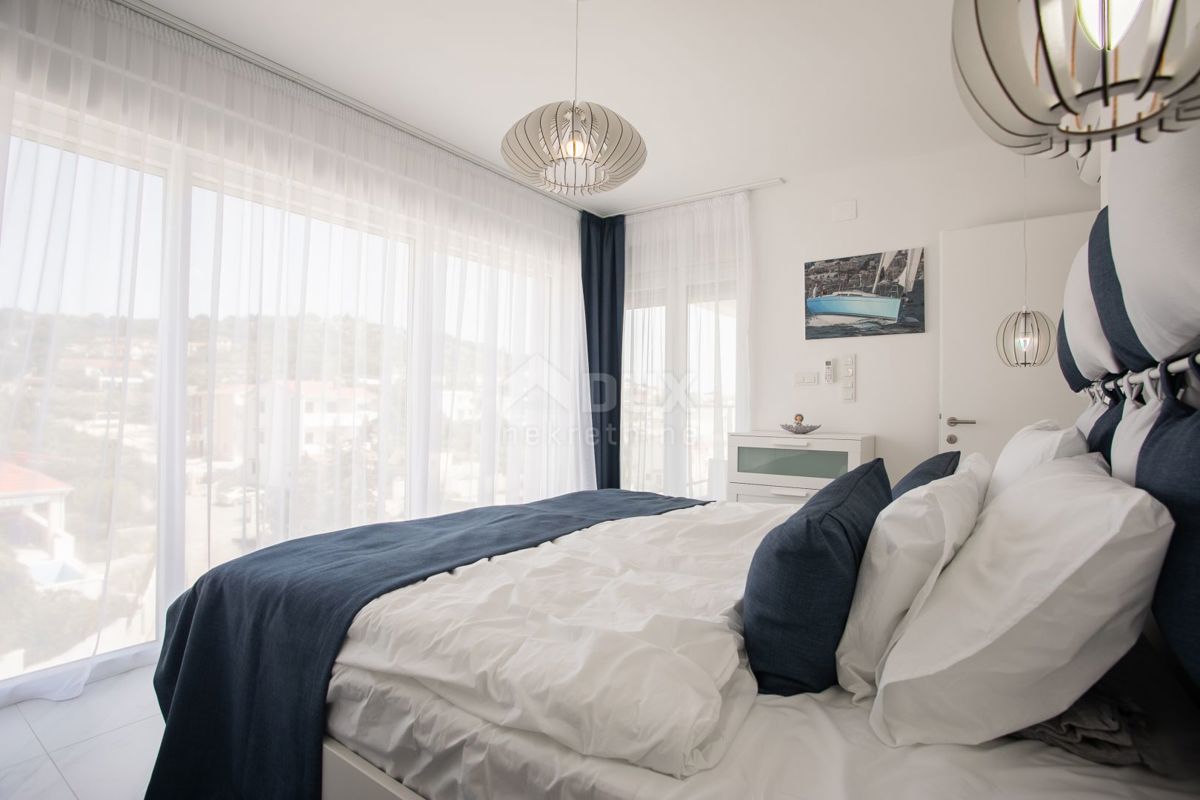 ŠIBENIK, RAŽANJ - Luksuzna vila z bazenom 40 m od morja