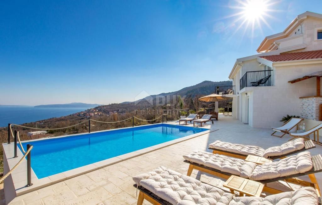 OPATIJA, POLJANE - Vila z bazenom, teraso in panoramskim pogledom na morje