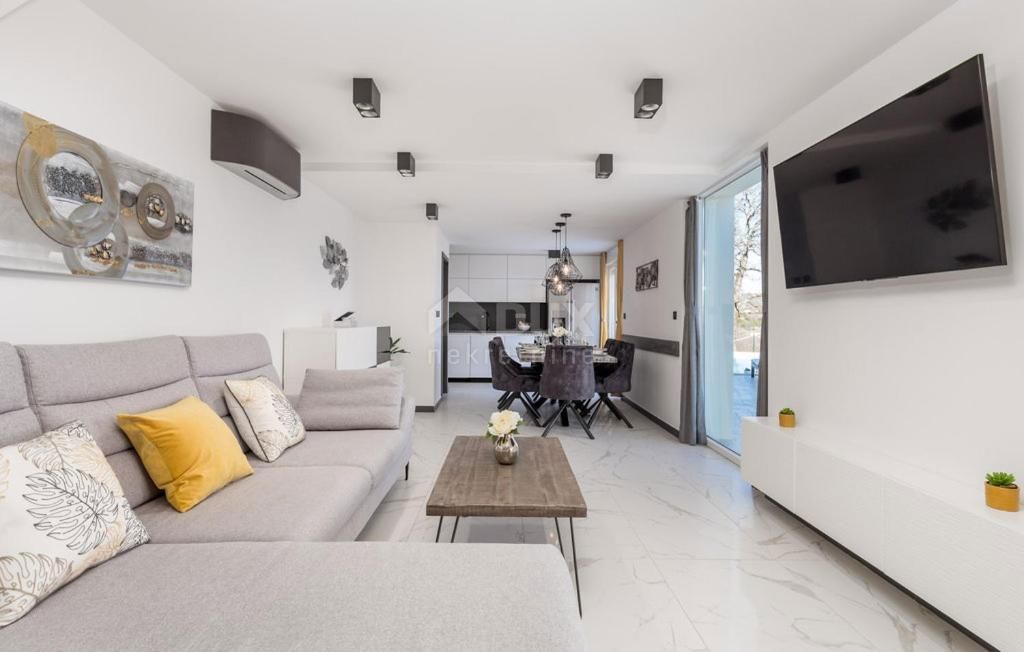 OPATIJA, POLJANE - Vila z bazenom, teraso in panoramskim pogledom na morje