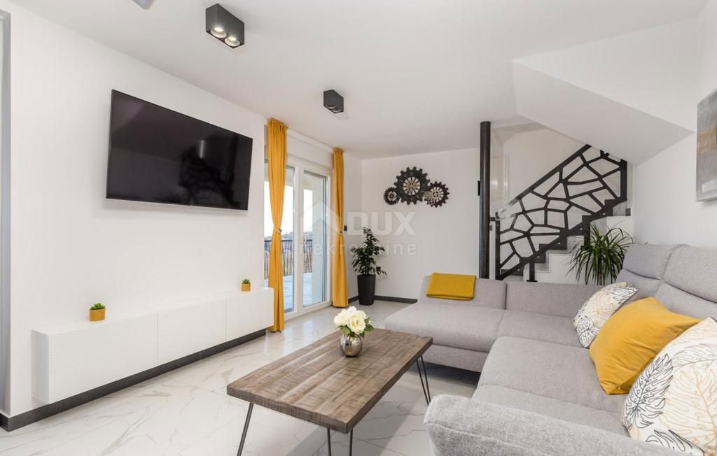 OPATIJA, POLJANE - Vila z bazenom, teraso in panoramskim pogledom na morje