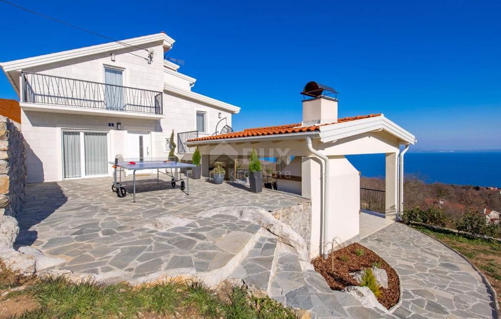 OPATIJA, POLJANE - Vila z bazenom, teraso in panoramskim pogledom na morje