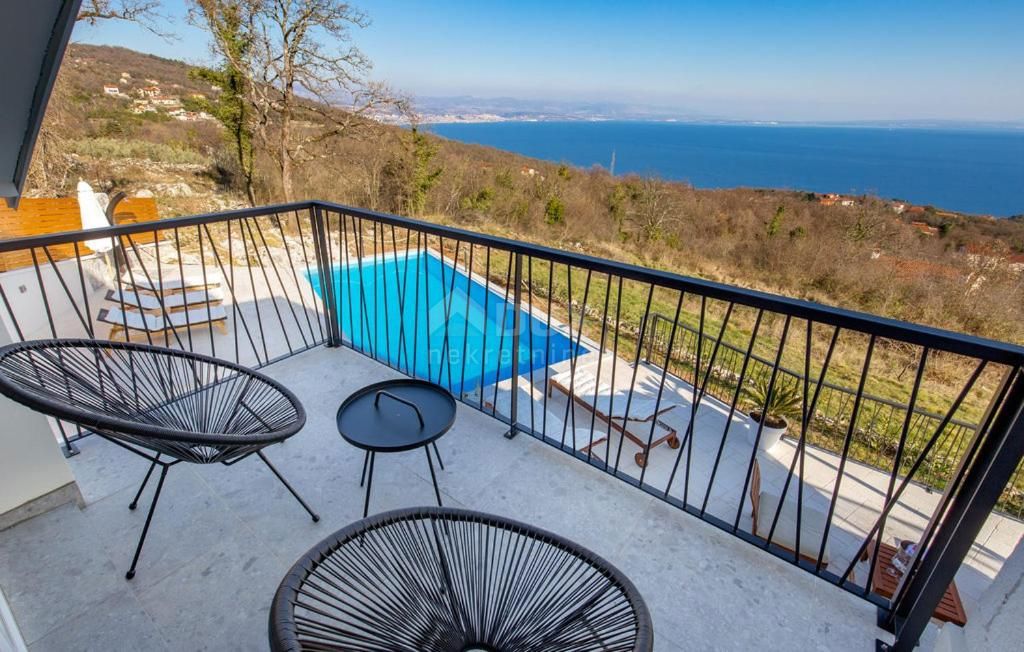 OPATIJA, POLJANE - Vila z bazenom, teraso in panoramskim pogledom na morje