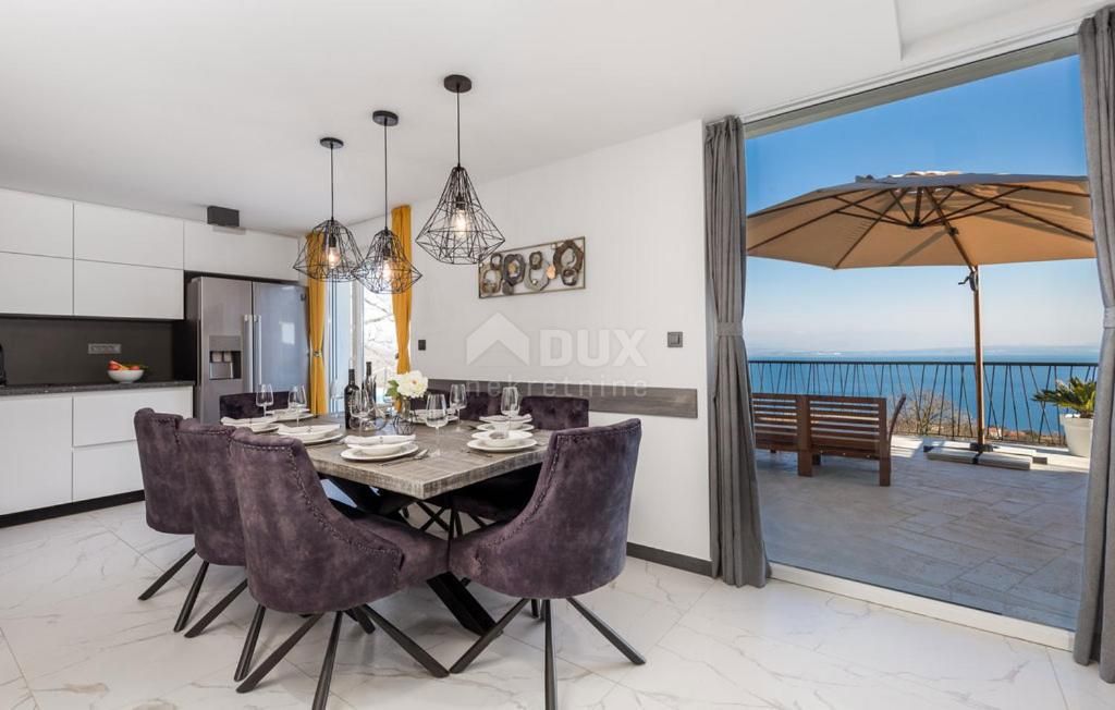 OPATIJA, POLJANE - Vila z bazenom, teraso in panoramskim pogledom na morje
