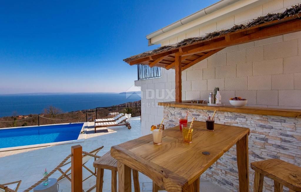OPATIJA, POLJANE - Vila z bazenom, teraso in panoramskim pogledom na morje