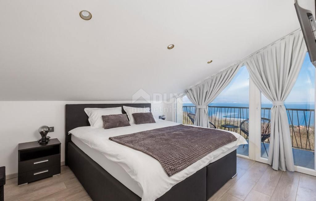 OPATIJA, POLJANE - Vila z bazenom, teraso in panoramskim pogledom na morje