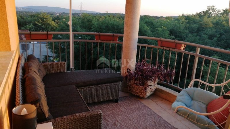 ISTRA, LABIN - Udobno stanovanje s pogledom na staro mestno jedro