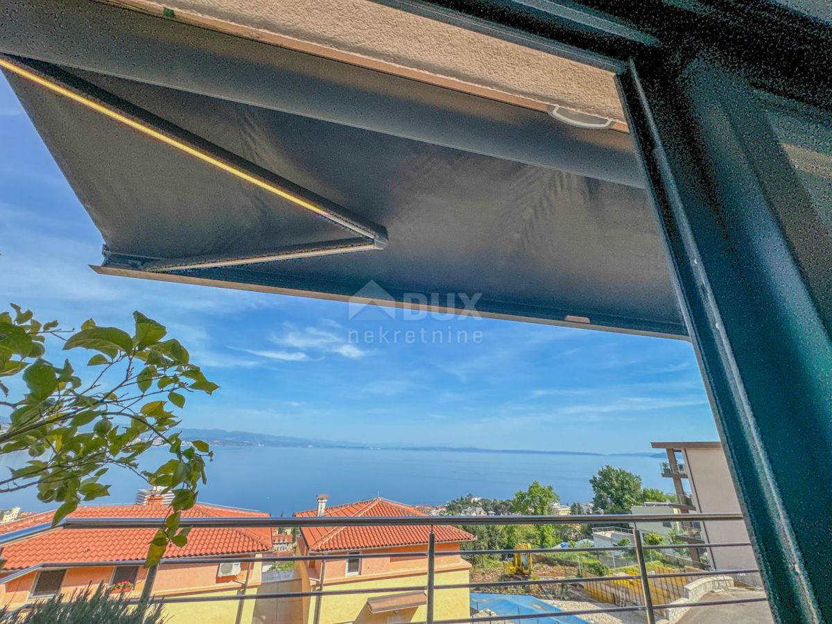 OPATIJA, CENTER - vrhunsko opremljeno stanovanje v novogradnji, panoramski pogled, garaža, dvigalo, bazen