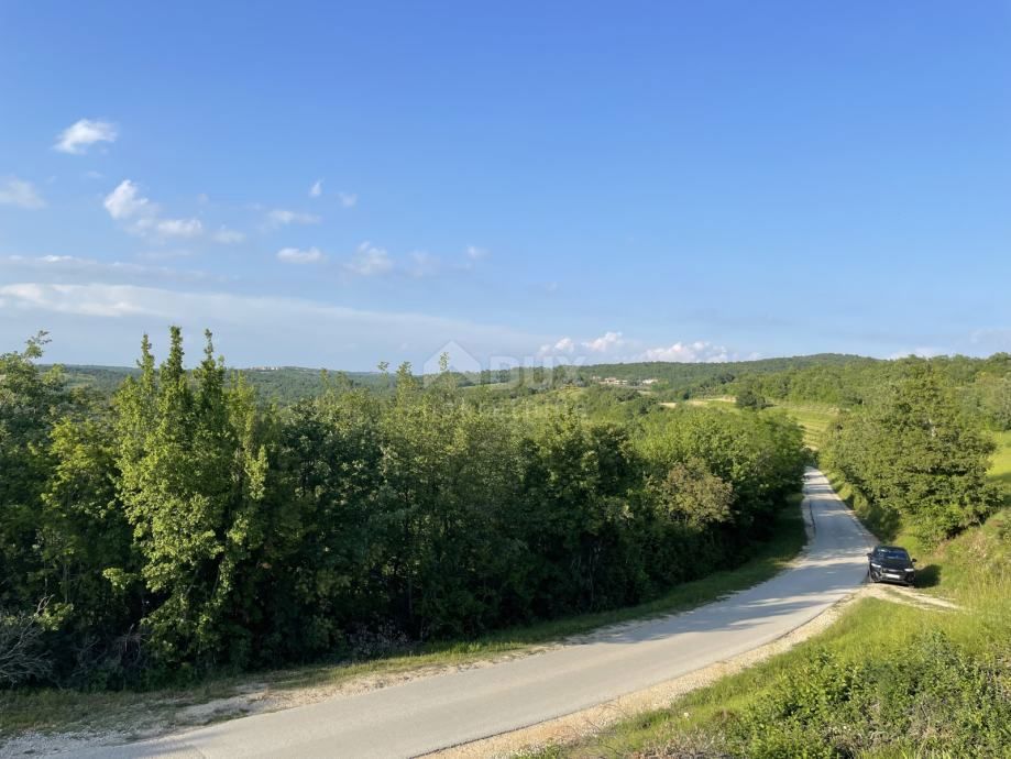 ISTRA, BUJE - Gradbena parcela na očarljivi lokaciji s panoramskim razgledom