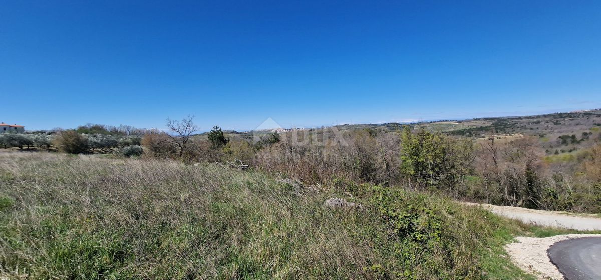 ISTRA, BUJE - Gradbena parcela na očarljivi lokaciji s panoramskim razgledom