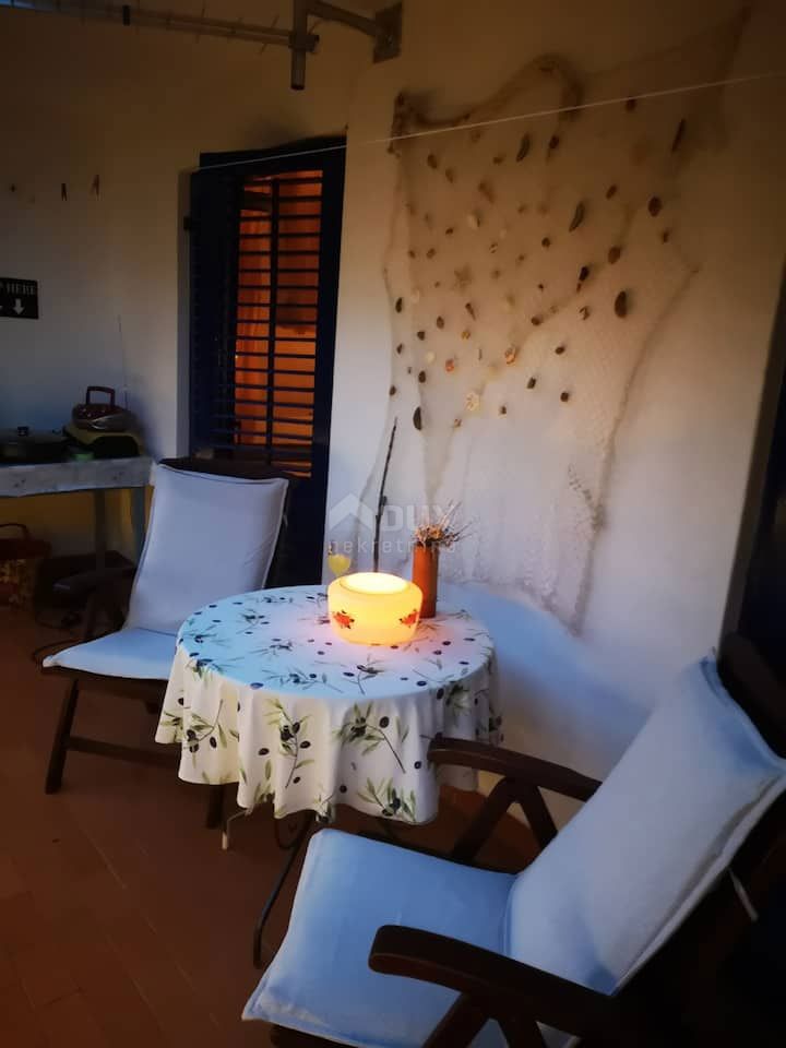 CRIKVENICA - čudovito 2 sobno stanovanje s teraso na odlični lokaciji