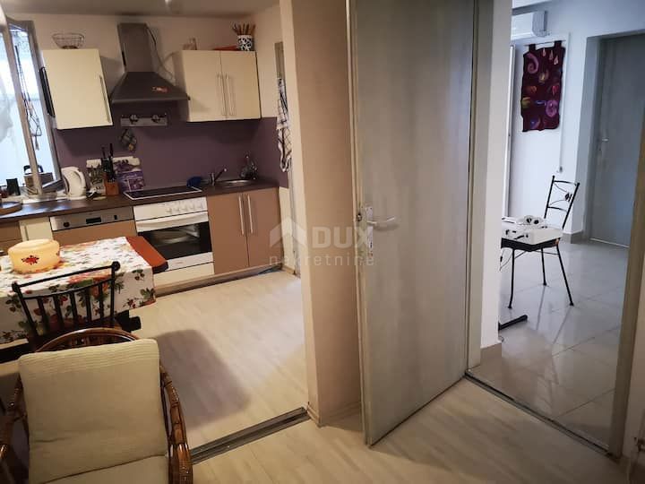 CRIKVENICA - čudovito 2 sobno stanovanje s teraso na odlični lokaciji