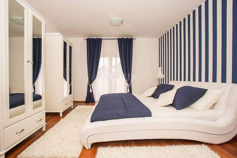 CRIKVENICA - luksuzna hiša s petimi apartmaji