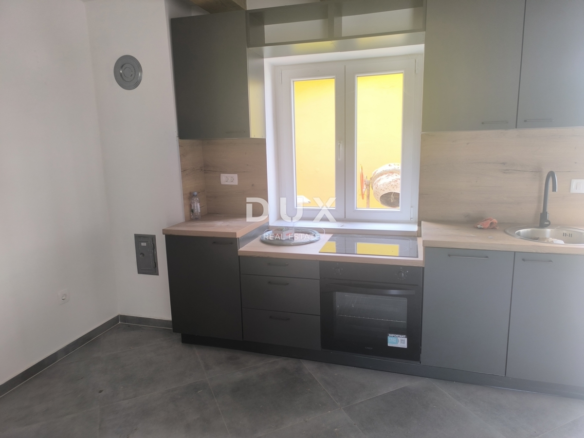 ISTRA, JURŠIĆI - Kamnita vrstna hiša z bazenom + apartma, NA KLJUČ