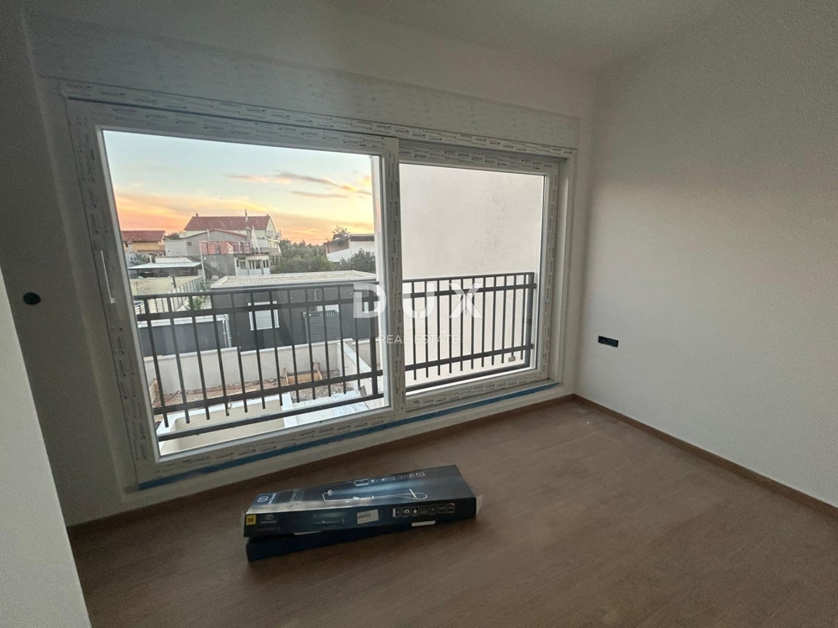 ŠIBENIK, PIROVAC - Sodoben dupleks z vrtom v novogradnji