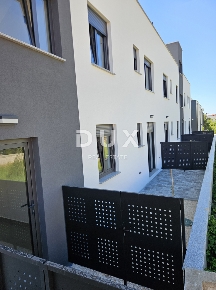 ZADAR, VIR - Novogradnja! Sodoben penthouse le 130 metrov od plaže s fantastičnim pogledom na morje! 1-S4