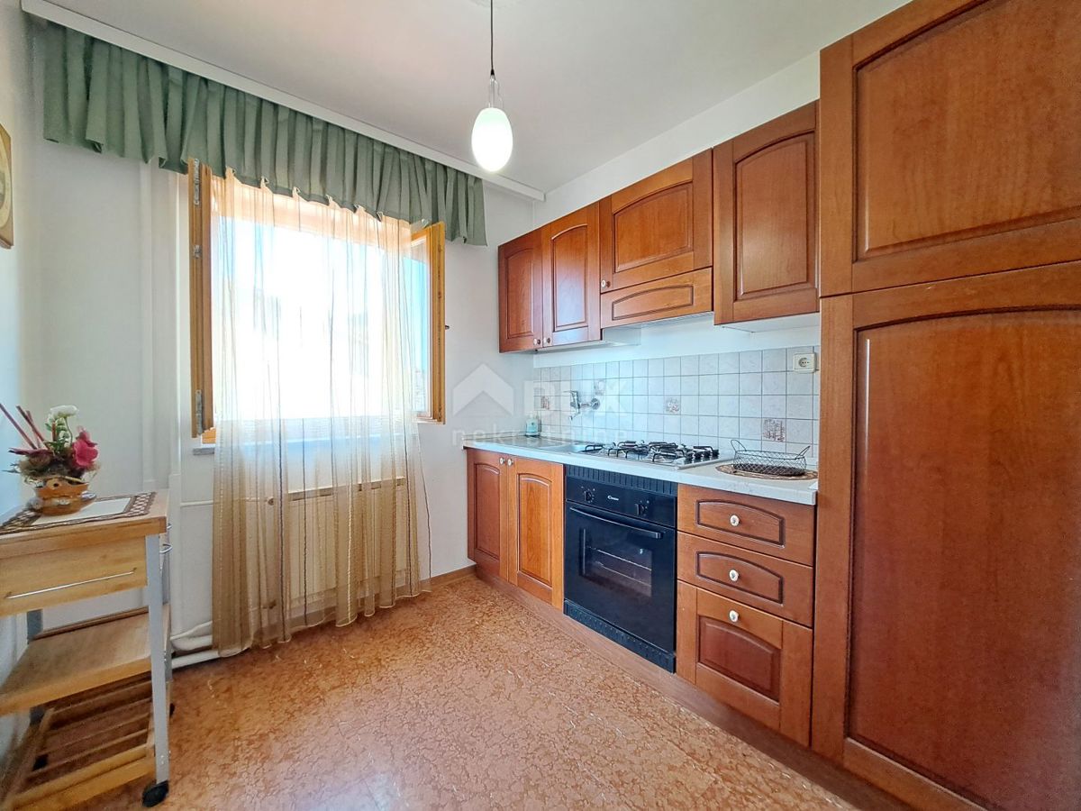 OPATIJA, POBRI - dobro vzdrževana vila 542m2 z velikim potencialom s pogledom na morje in vrtom 1200m2