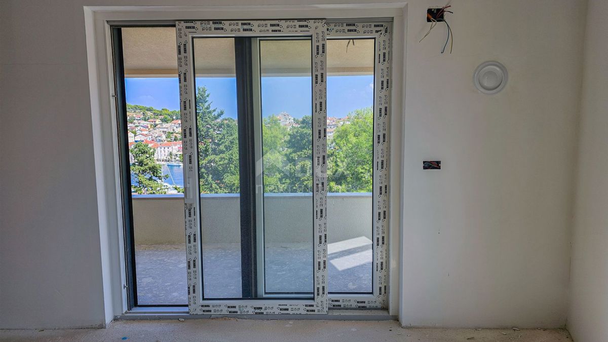 MALI LOŠINJ, CENTER - Edinstven penthouse 100m od morja!