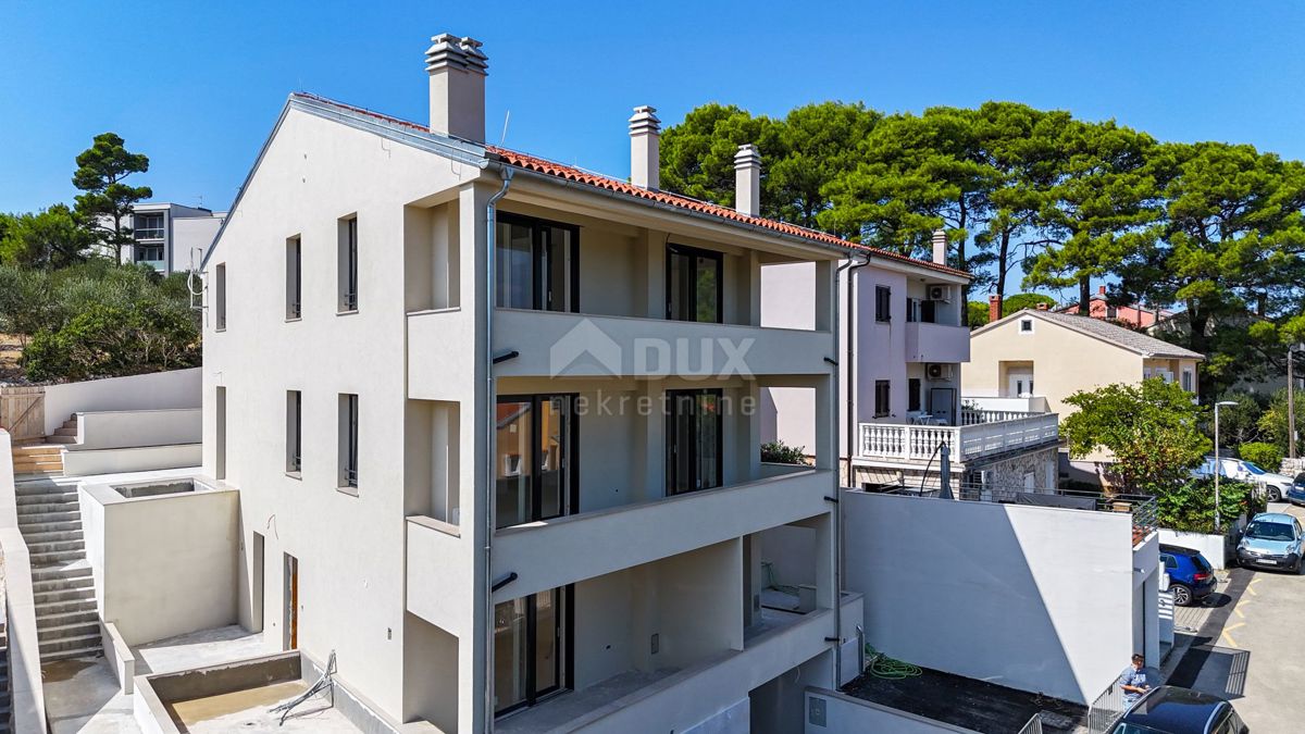 MALI LOŠINJ, CENTER - Edinstven penthouse 100m od morja!