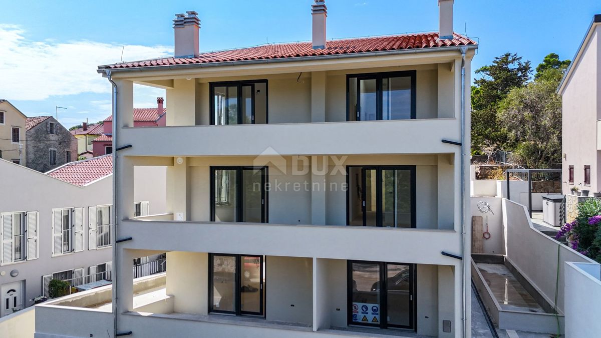 MALI LOŠINJ, CENTER - Edinstven penthouse 100m od morja!