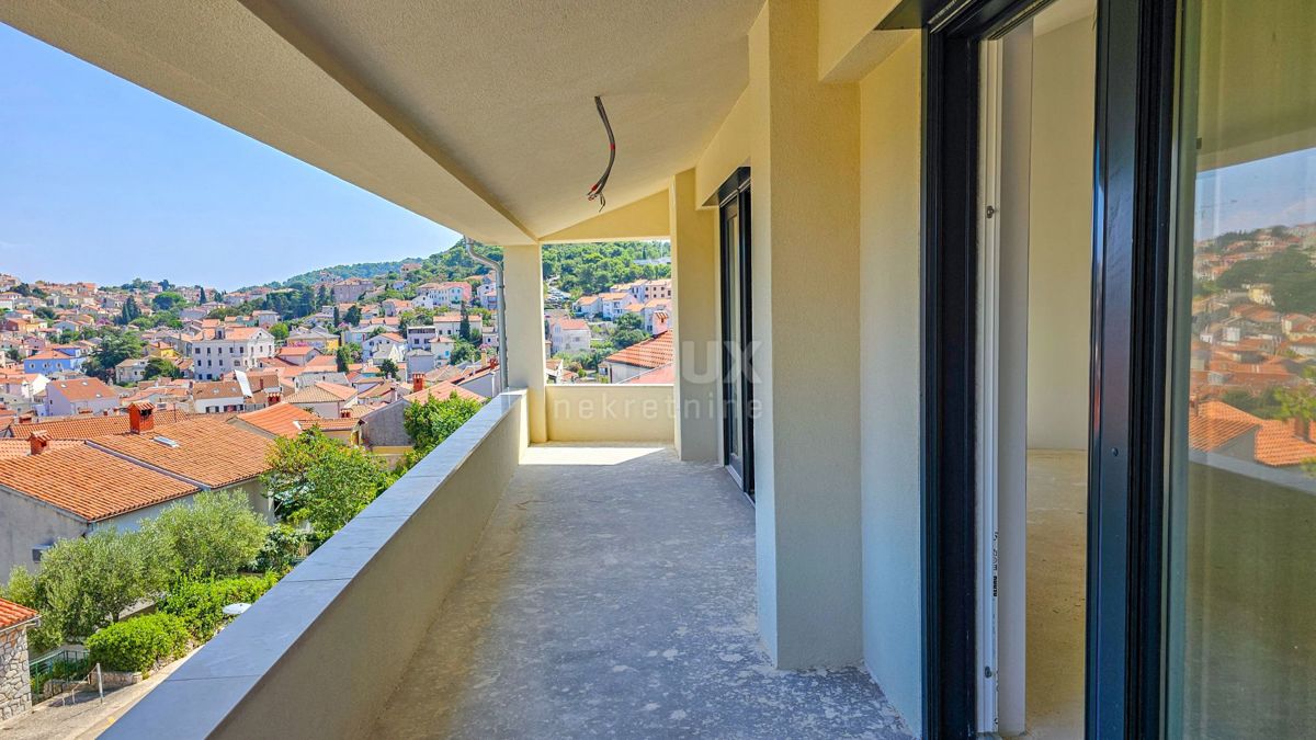 MALI LOŠINJ, CENTER - Edinstven penthouse 100m od morja!