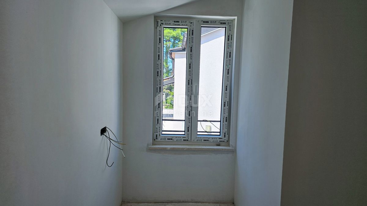 MALI LOŠINJ, CENTER - Edinstven penthouse 100m od morja!