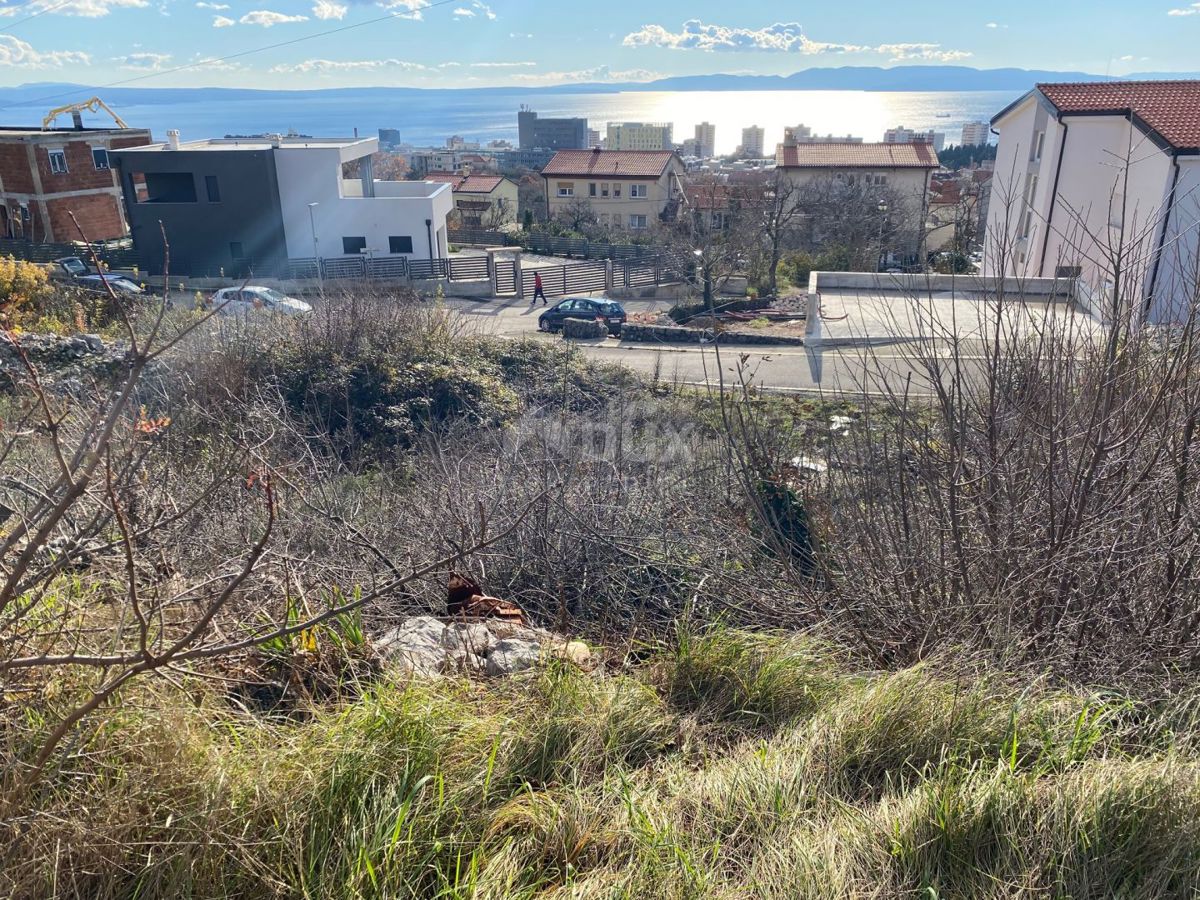 RIJEKA, TRSAT - ZAZIDLJIVO ZEMLJIŠČE Z GRADBENIM DOVOLJENJEM IN POGLEDOM NA MORJE!!! PRILOŽNOST!!!