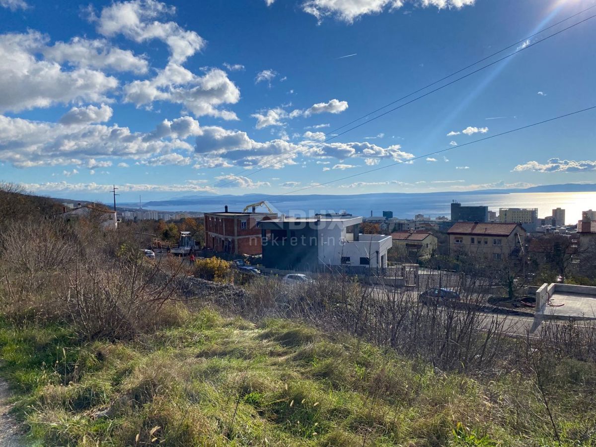 RIJEKA, TRSAT - ZAZIDLJIVO ZEMLJIŠČE Z GRADBENIM DOVOLJENJEM IN POGLEDOM NA MORJE!!! PRILOŽNOST!!!