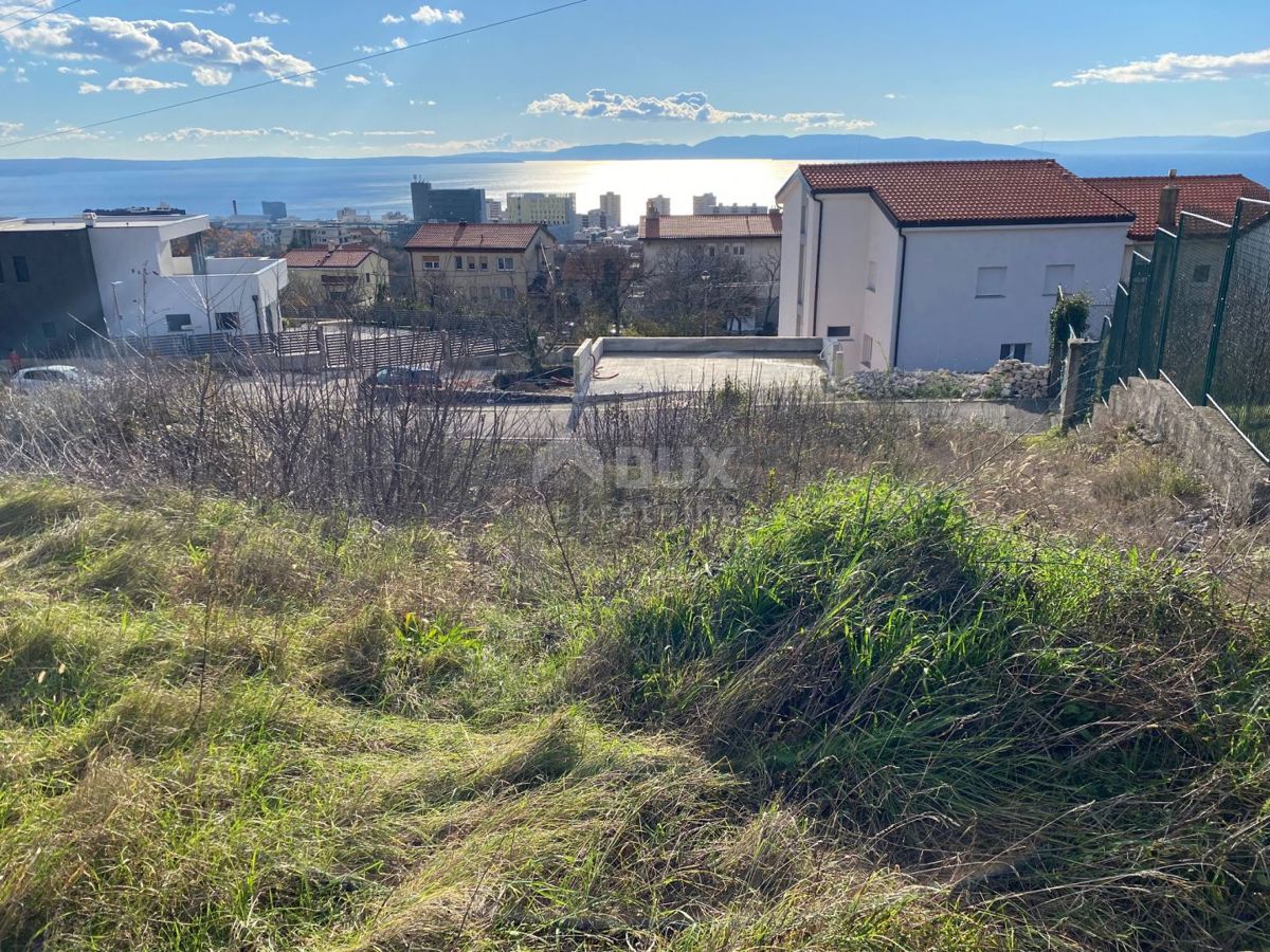 RIJEKA, TRSAT - ZAZIDLJIVO ZEMLJIŠČE Z GRADBENIM DOVOLJENJEM IN POGLEDOM NA MORJE!!! PRILOŽNOST!!!