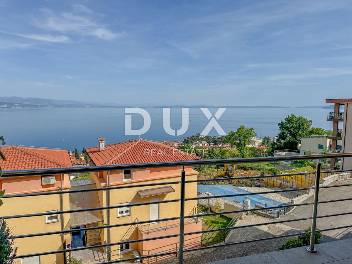 OPATIJA, CENTER - vrhunsko opremljeno stanovanje v novogradnji, panoramski pogled, garaža, dvigalo, bazen