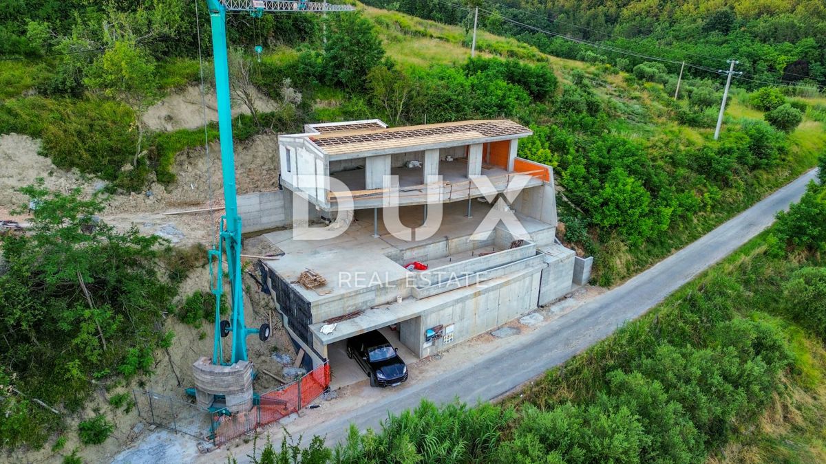 ISTRA, KRASICA - moderna samostojna vila z bazenom s panoramskim razgledom in garažo
