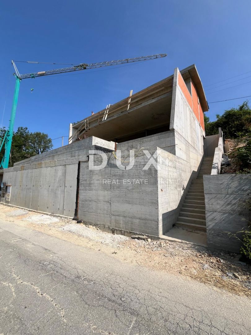 ISTRA, KRASICA - moderna samostojna vila z bazenom s panoramskim razgledom in garažo