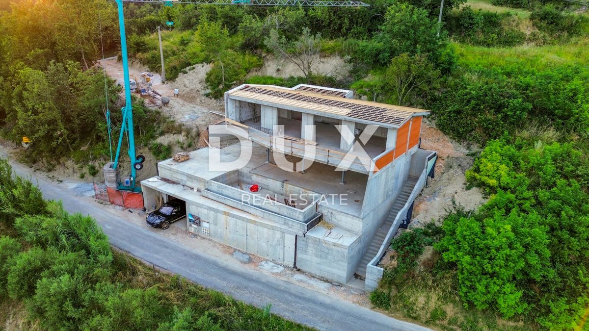 ISTRA, KRASICA - moderna samostojna vila z bazenom s panoramskim razgledom in garažo