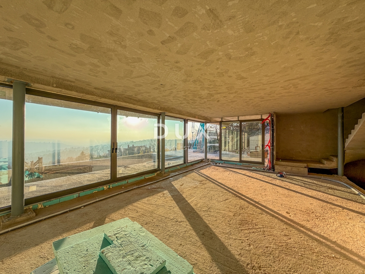 ISTRA, KRASICA - moderna samostojna vila z bazenom s panoramskim razgledom in garažo