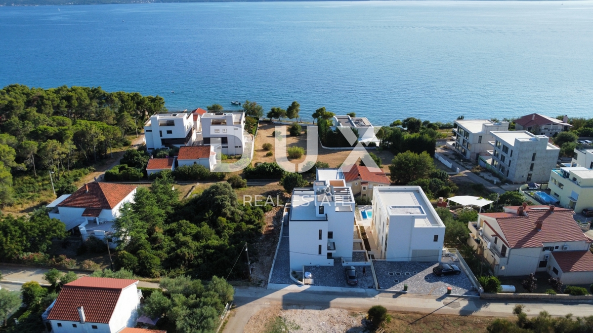 ZADAR, KOŽINO - Vrhunski apartma 100 metrov od plaže s panoramskim pogledom na morje in otoke zadrskega arhipelaga! S3