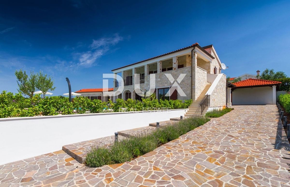 ISTRA, SVETI LOVREČ - Komfortna kmečka hiša z bazenom