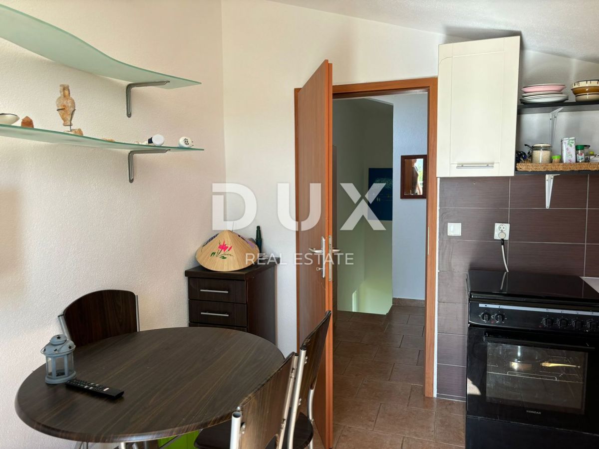 ISTRA, VALTURA (LIŽNJAN) - Hiša z dvema apartmajema in pogledom na morje v zeleni oazi!