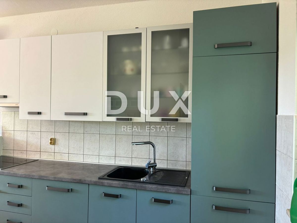 ISTRA, VALTURA (LIŽNJAN) - Hiša z dvema apartmajema in pogledom na morje v zeleni oazi!