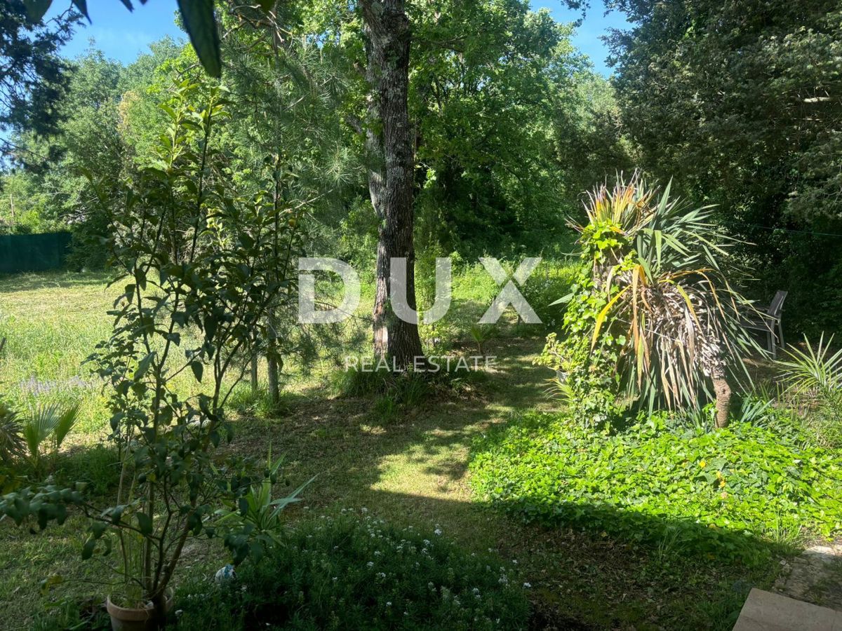 ISTRA, VALTURA (LIŽNJAN) - Hiša z dvema apartmajema in pogledom na morje v zeleni oazi!