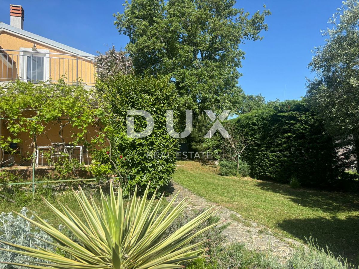 ISTRA, VALTURA (LIŽNJAN) - Hiša z dvema apartmajema in pogledom na morje v zeleni oazi!