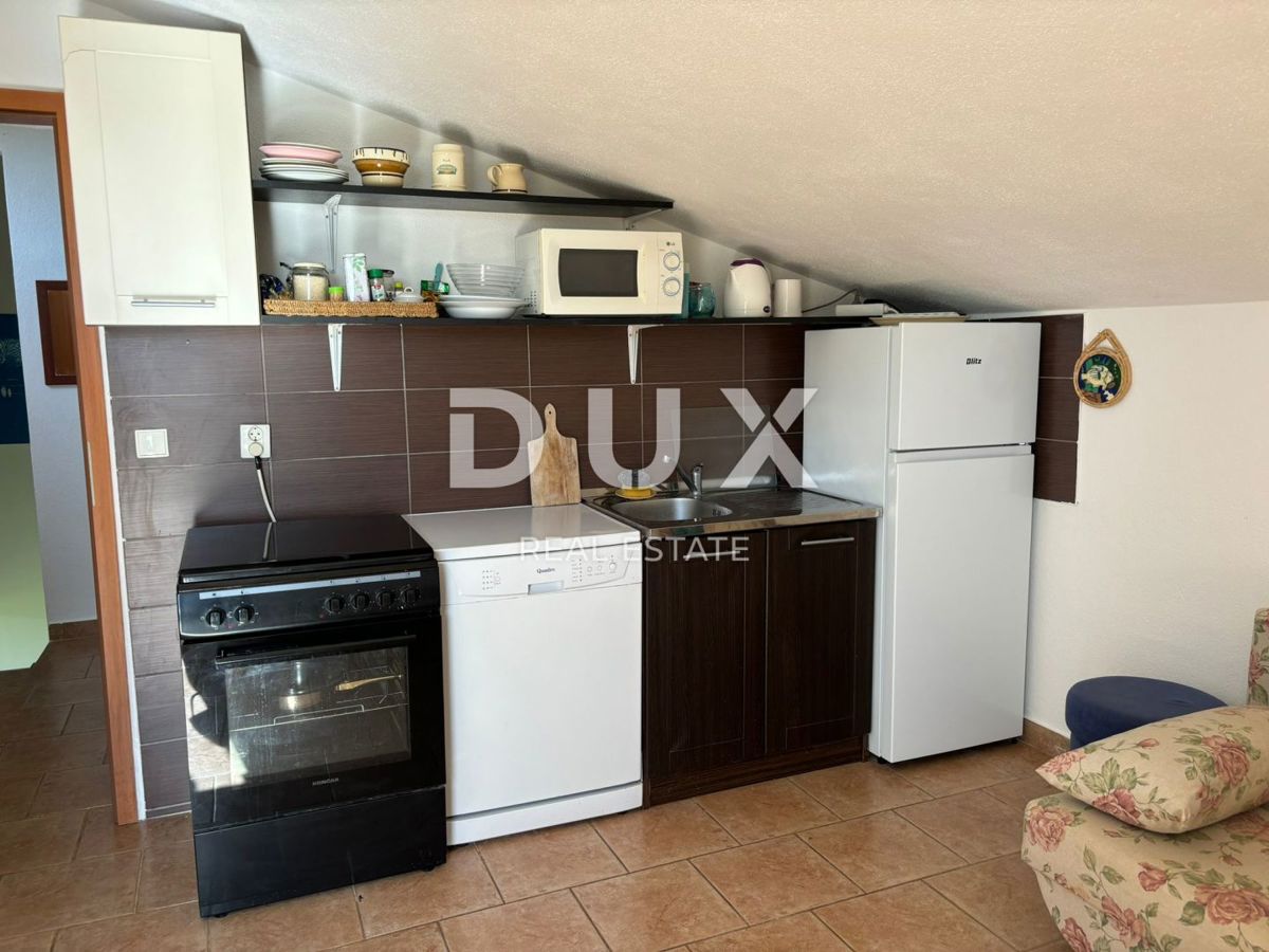 ISTRA, VALTURA (LIŽNJAN) - Hiša z dvema apartmajema in pogledom na morje v zeleni oazi!